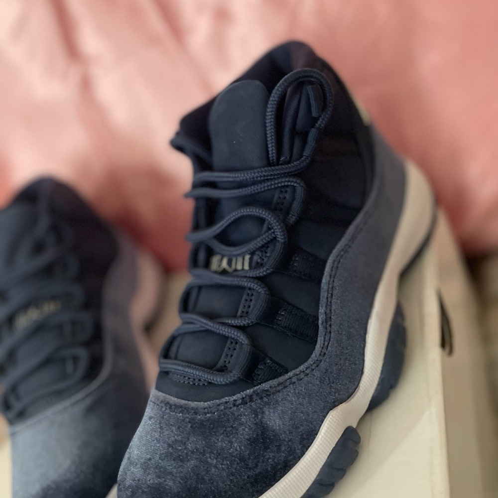Womens Blue Velvet 11 Sneakers